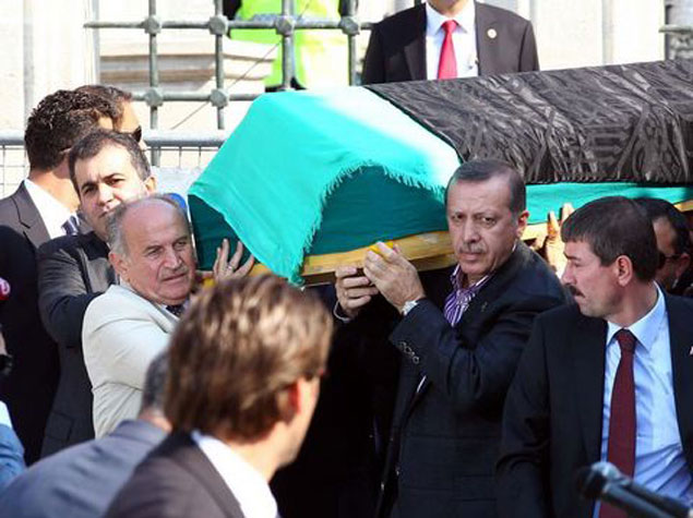Baş nazir Ərdoğanın anası dəfn edilib