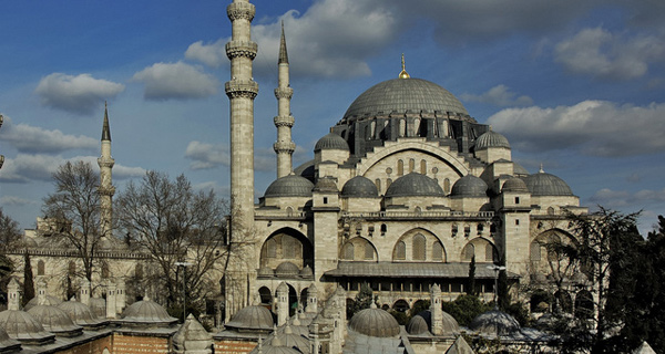 İSLAM MEMARLIĞININ ŞAH ƏSƏRLƏRİNDƏN İNCİLƏR – SÜLEYMANİYYƏ və SƏLİMİYYƏ